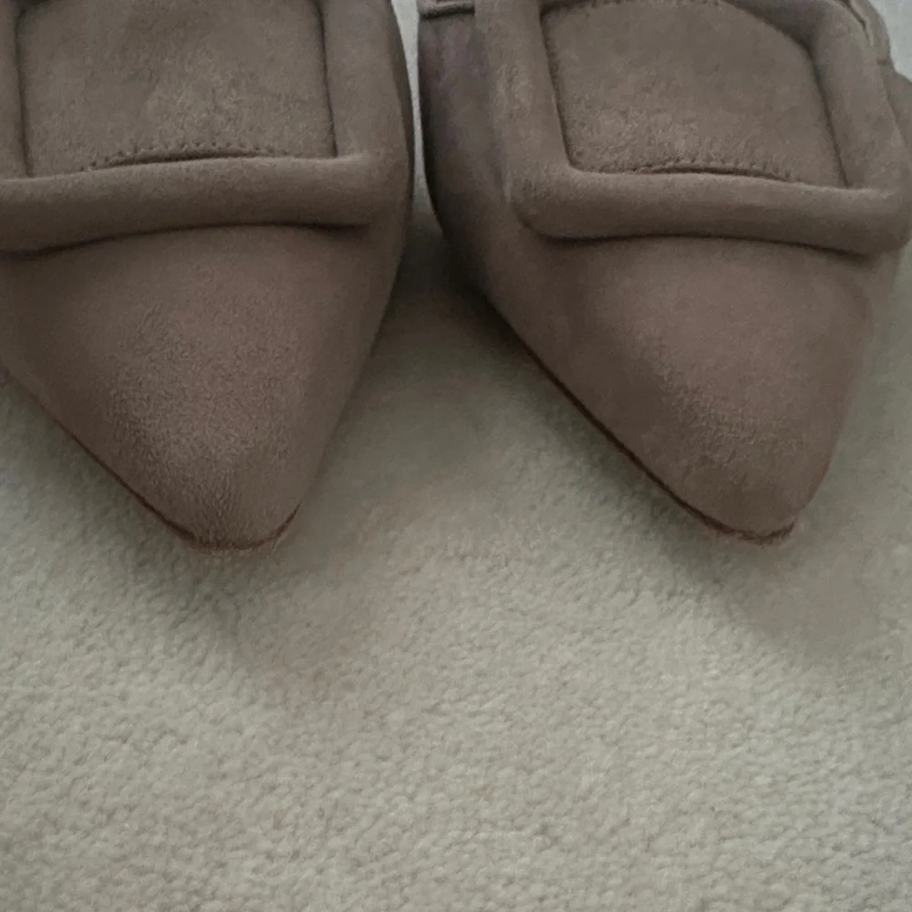 Manolo Blahnik Taupe Suede Pointed Mule with Buckle - Picture 4 of 5
